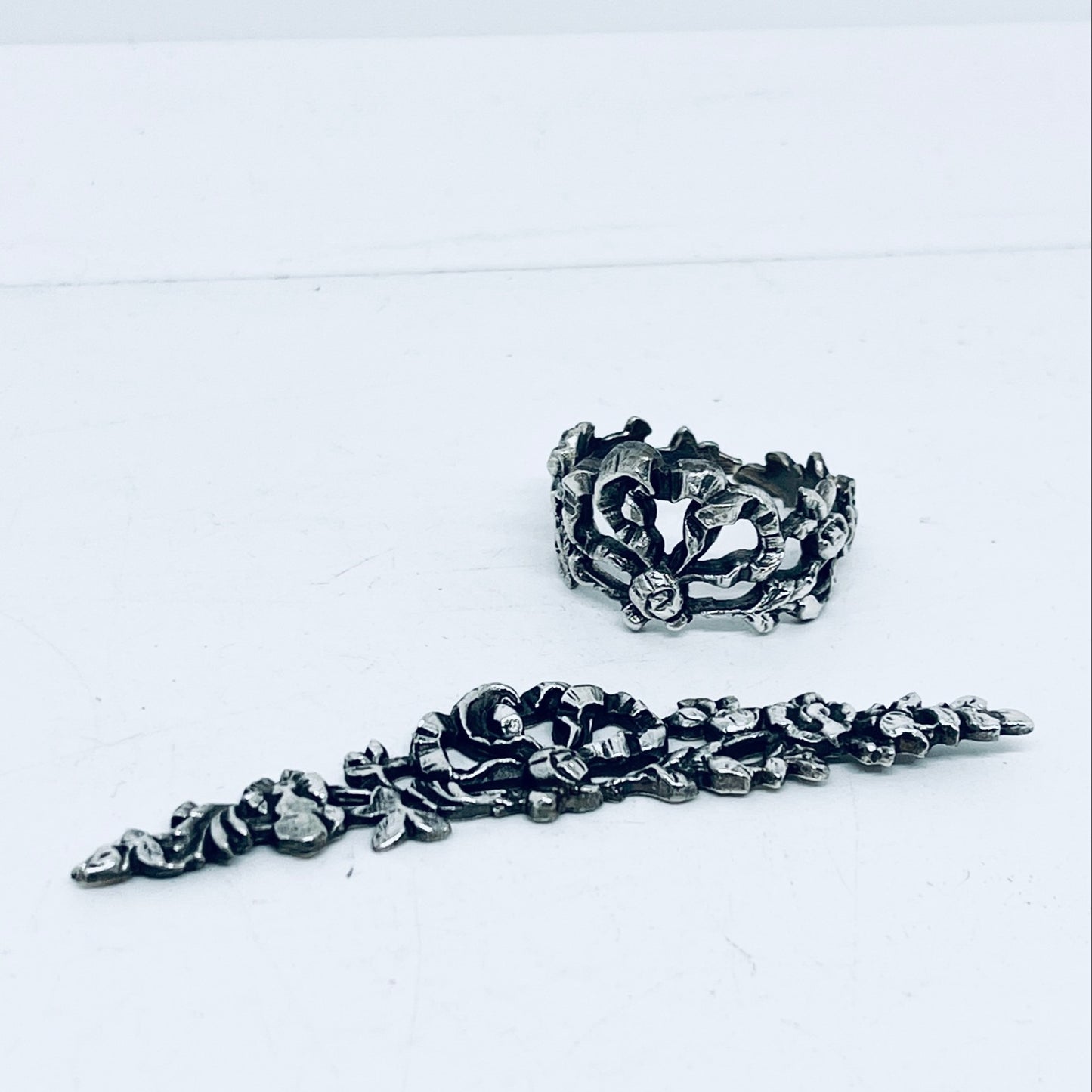 Anello Artigianale FIOCCO Mod. SPILLA Realizzato con Antica spilla in Argento (Prima Metà del ’900)