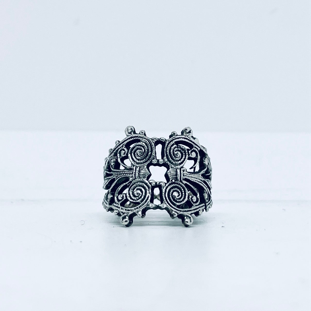 Anello Artigianale “BOCCHETTA SERRATURA 4 SPIRALI” Realizzato con bocchetta serratura in Argento (Prima Metà del ’900)