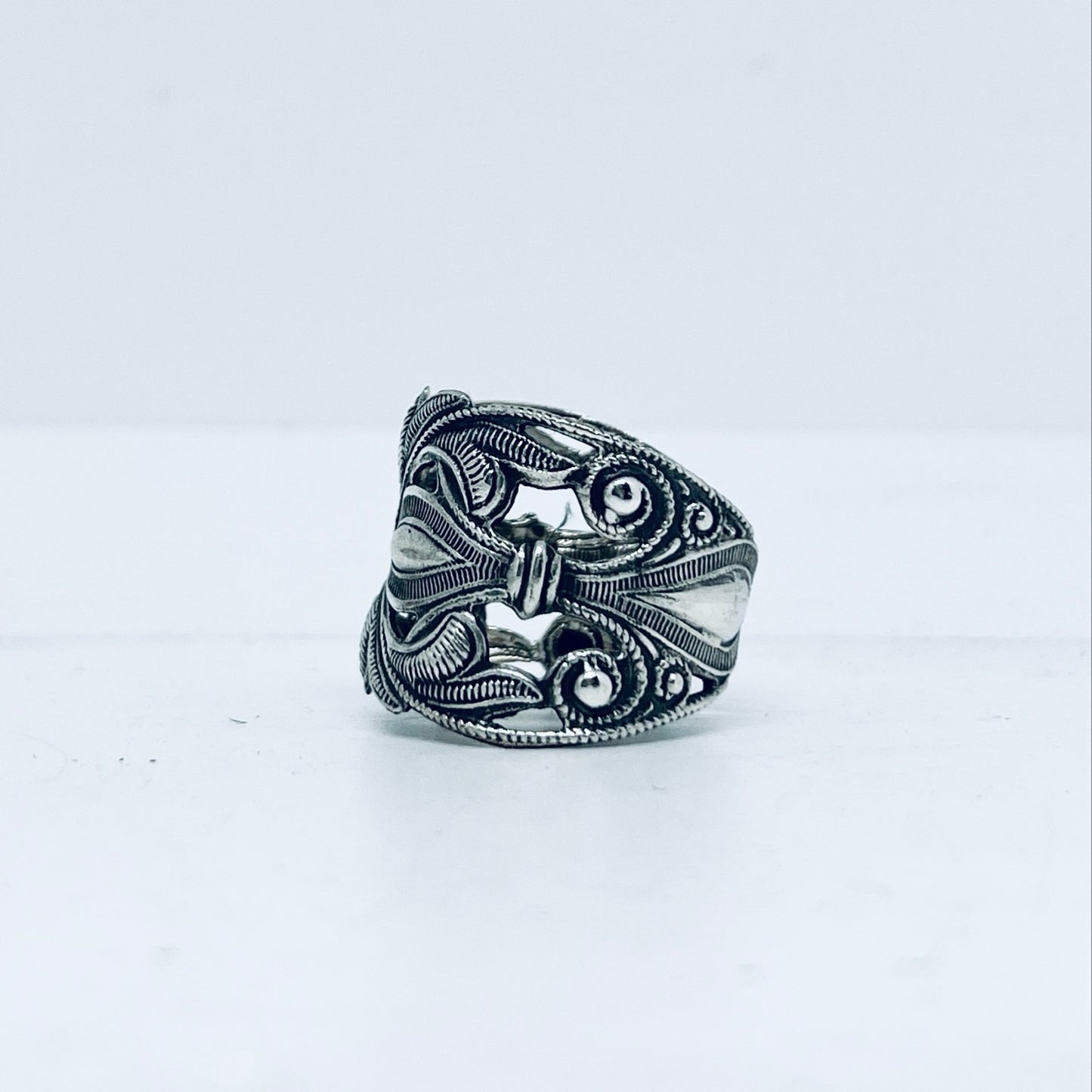 Anello Artigianale “BOCCHETTA SERRATURA GOCCIA” Realizzato con bocchetta serratura in Argento (Prima Metà del ’900)