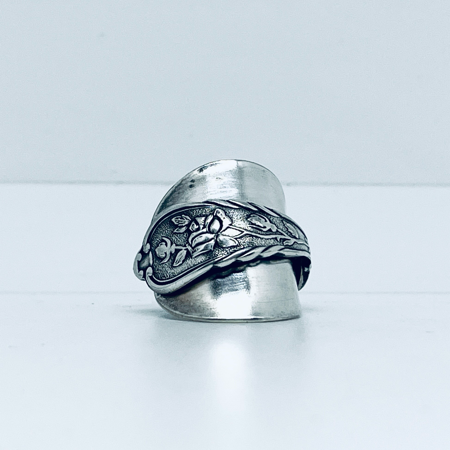 Anello Artigianale ROSE Mod. INTERO Realizzato con intero Antico Cucchiaino in Argento (Prima Metà del ’900)