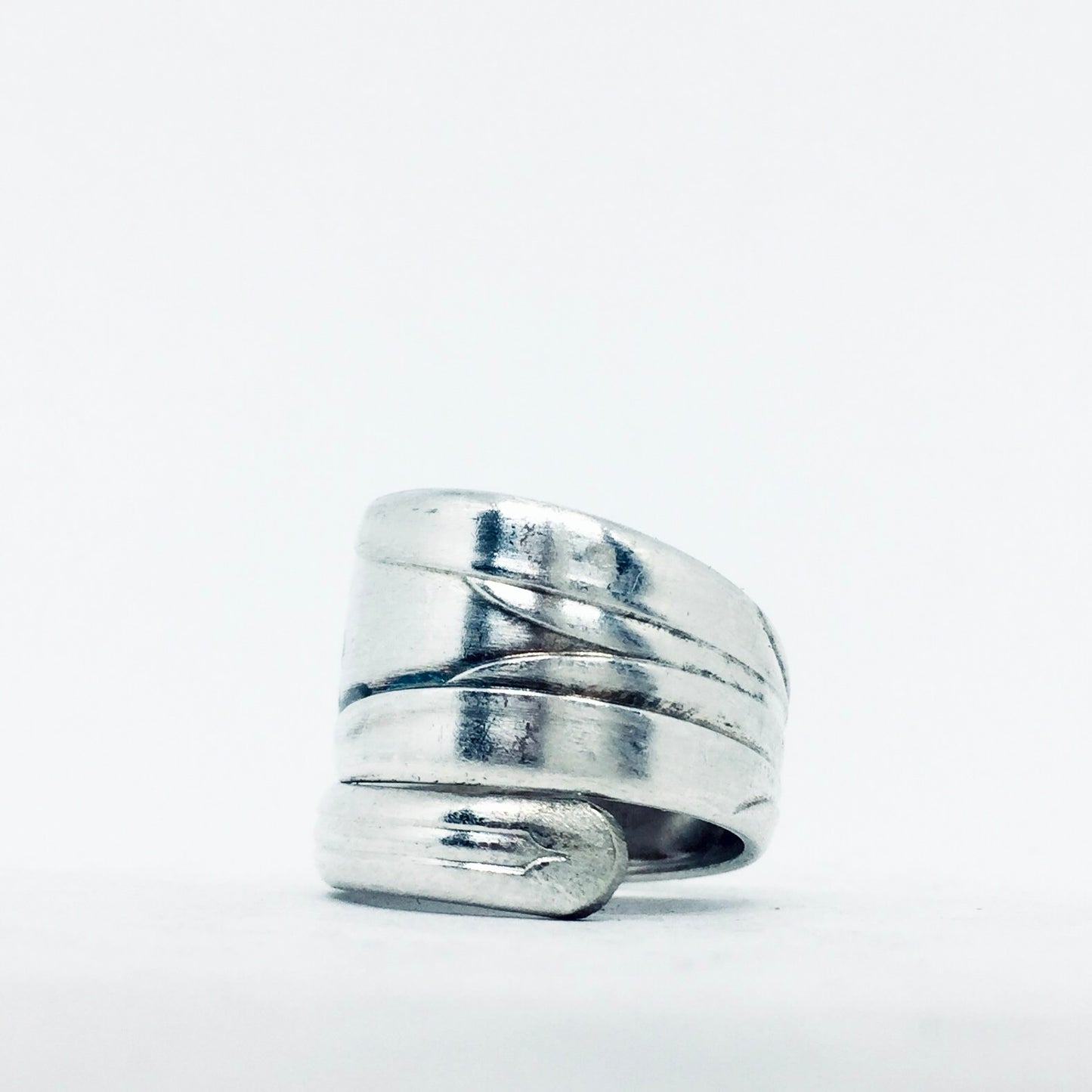 Anello Artigianale con Iniziale I