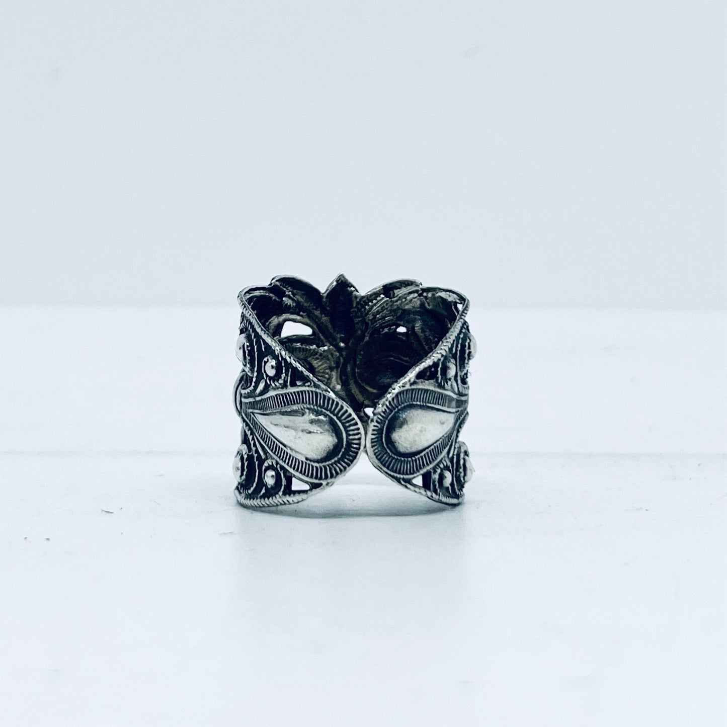Anello Artigianale “BOCCHETTA SERRATURA GOCCIA” Realizzato con bocchetta serratura in Argento (Prima Metà del ’900)