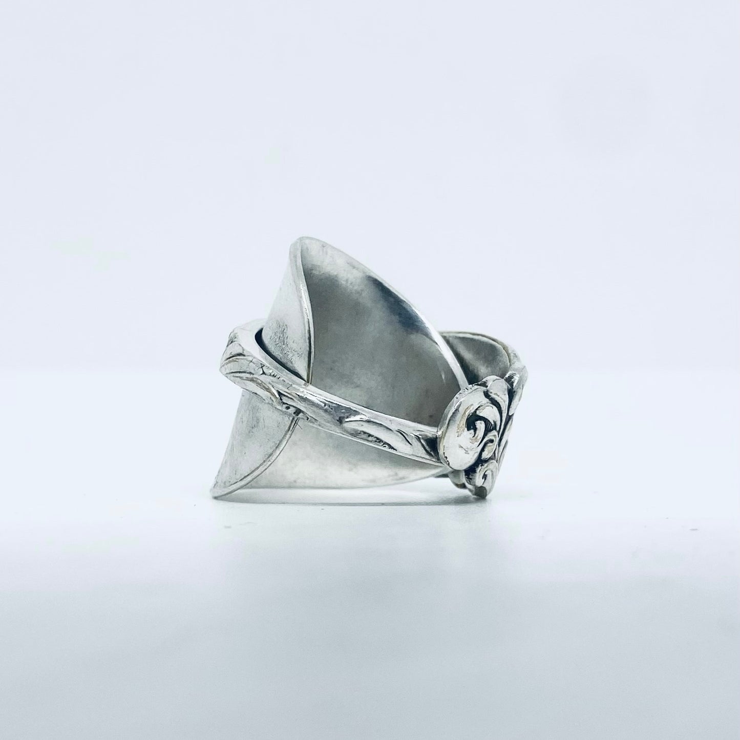 Anello Artigianale SUPER DECORO Mod. INTERO Realizzato con intero Antico Cucchiaino in Argento (Prima Metà del ’900)