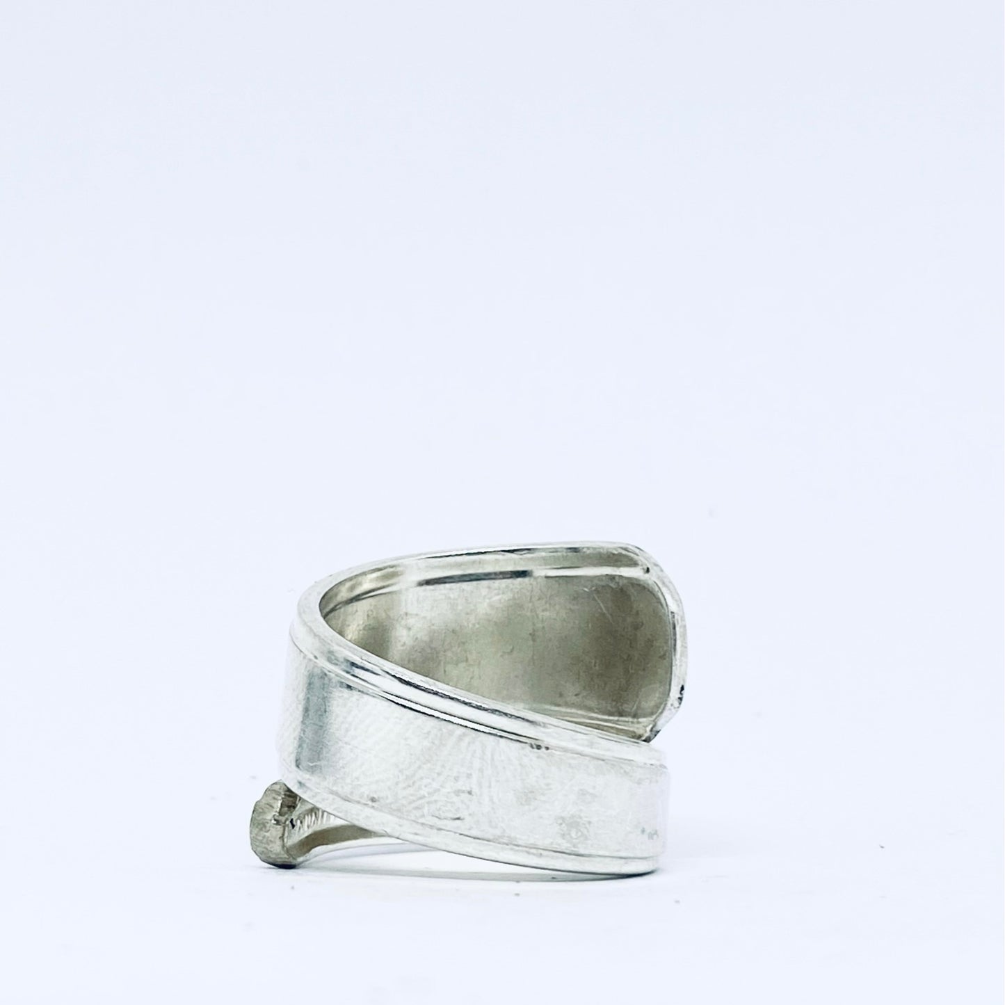 Anello Artigianale con Iniziale L