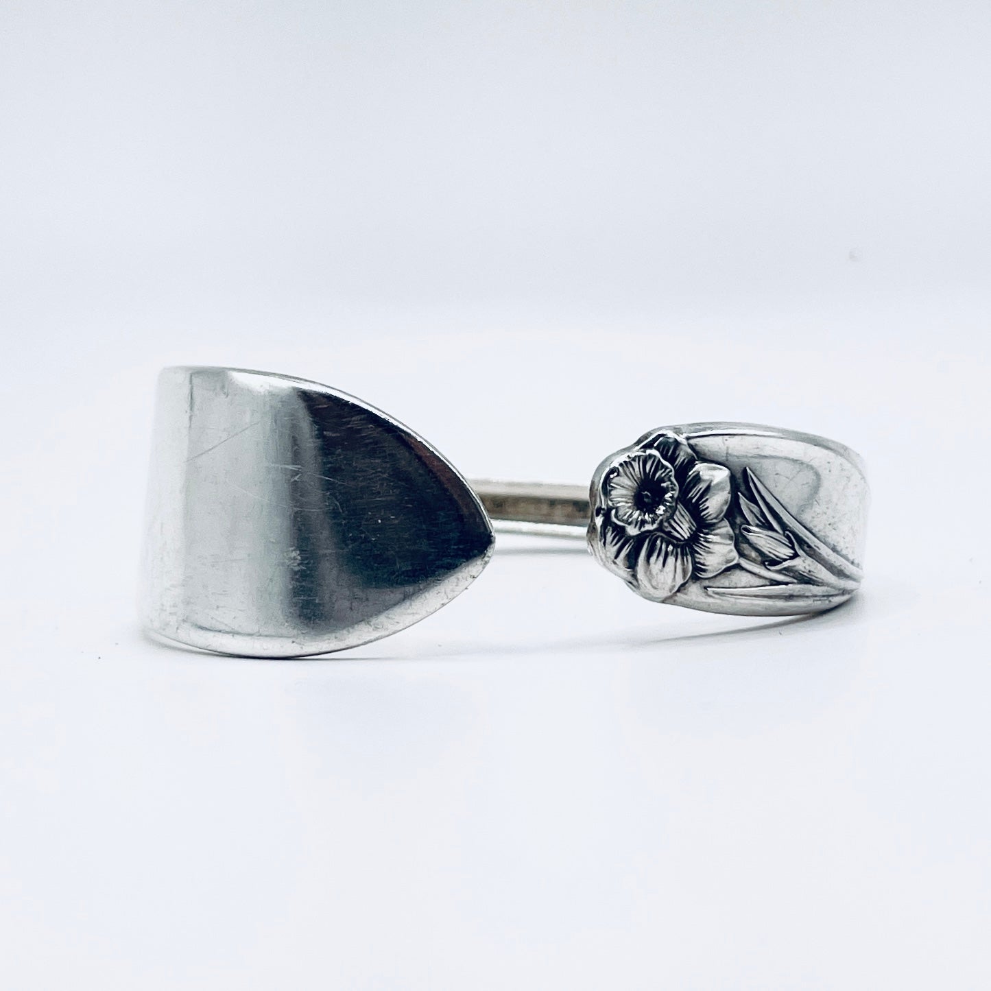 Bracciale Artigianale NARCISO Mod. MASTER BUTTER KNIFE Realizzato con Antica posata in Argento (Prima Metà del ’900)