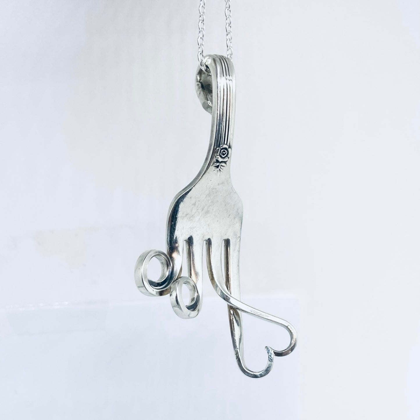 Pendente Artigianale Mod. FORCHETTA INNAMORATA Realizzato con Antica Posata in Argento (Prima Metà del ’900)