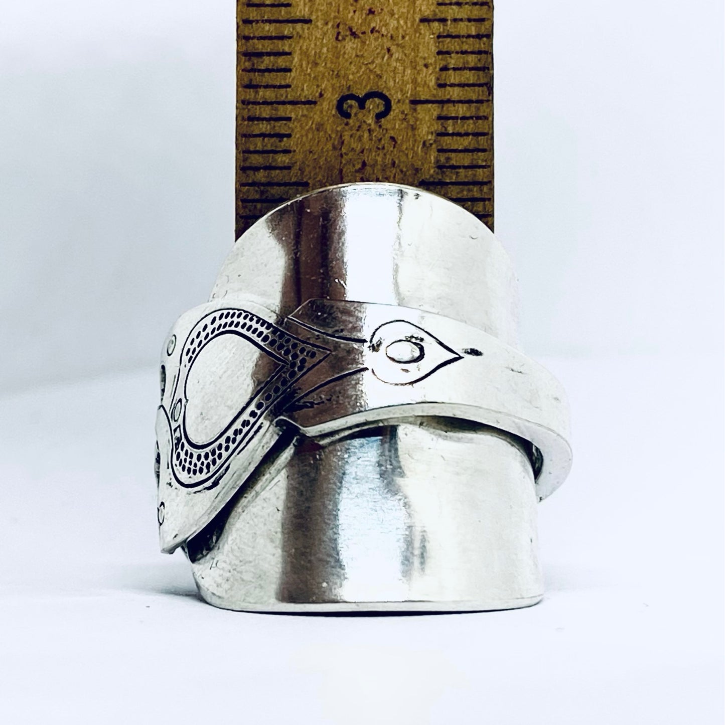 Anello Artigianale REGNO UNITO Mod. INTERO Realizzato con intero Antico Cucchiaino in Argento (Prima Metà del ’900)