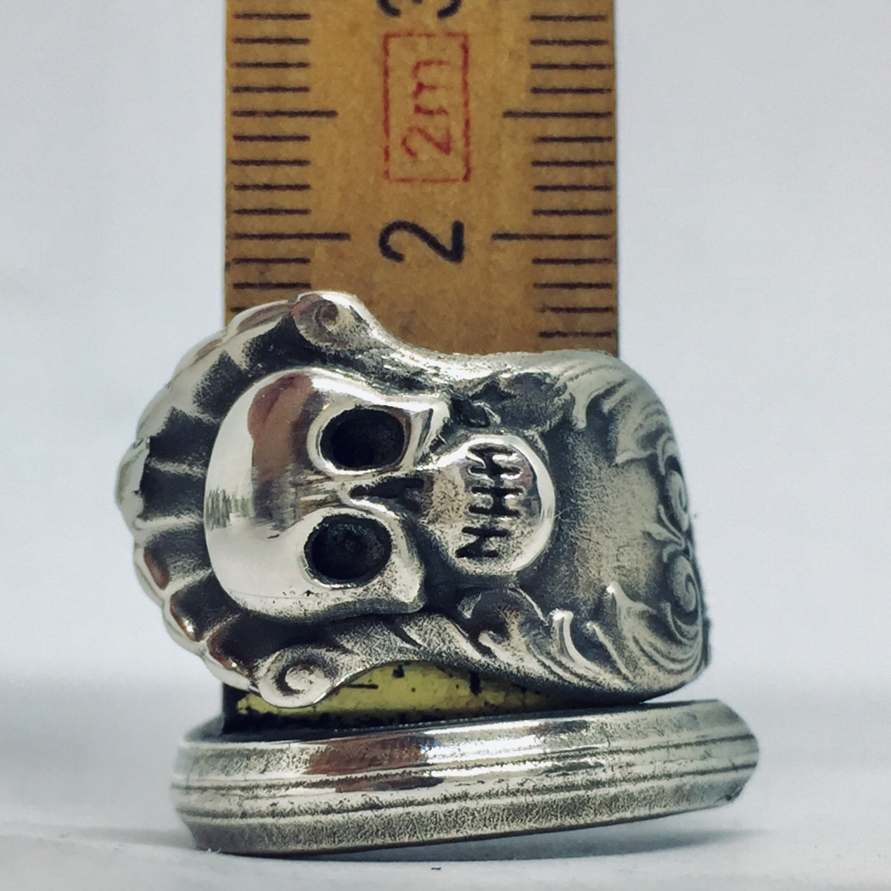 Anello Artigianale TESCHIO PIRATA Mod. SPIRALE Realizzato con Antica posata in Argento (Prima Metà del ’900)