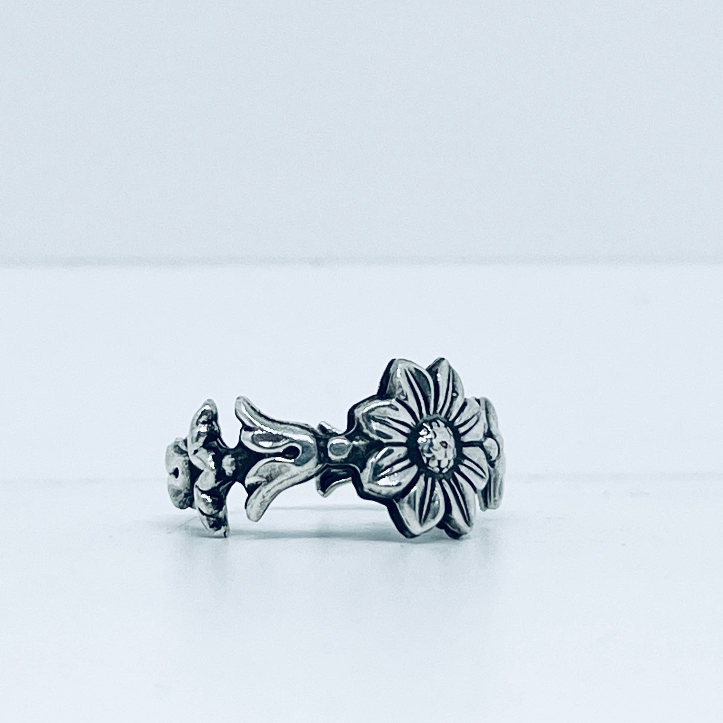Anello Artigianale GIRASOLE Mod. SPILLA Realizzato con Antica spilla in Argento (Prima Metà del ’900)