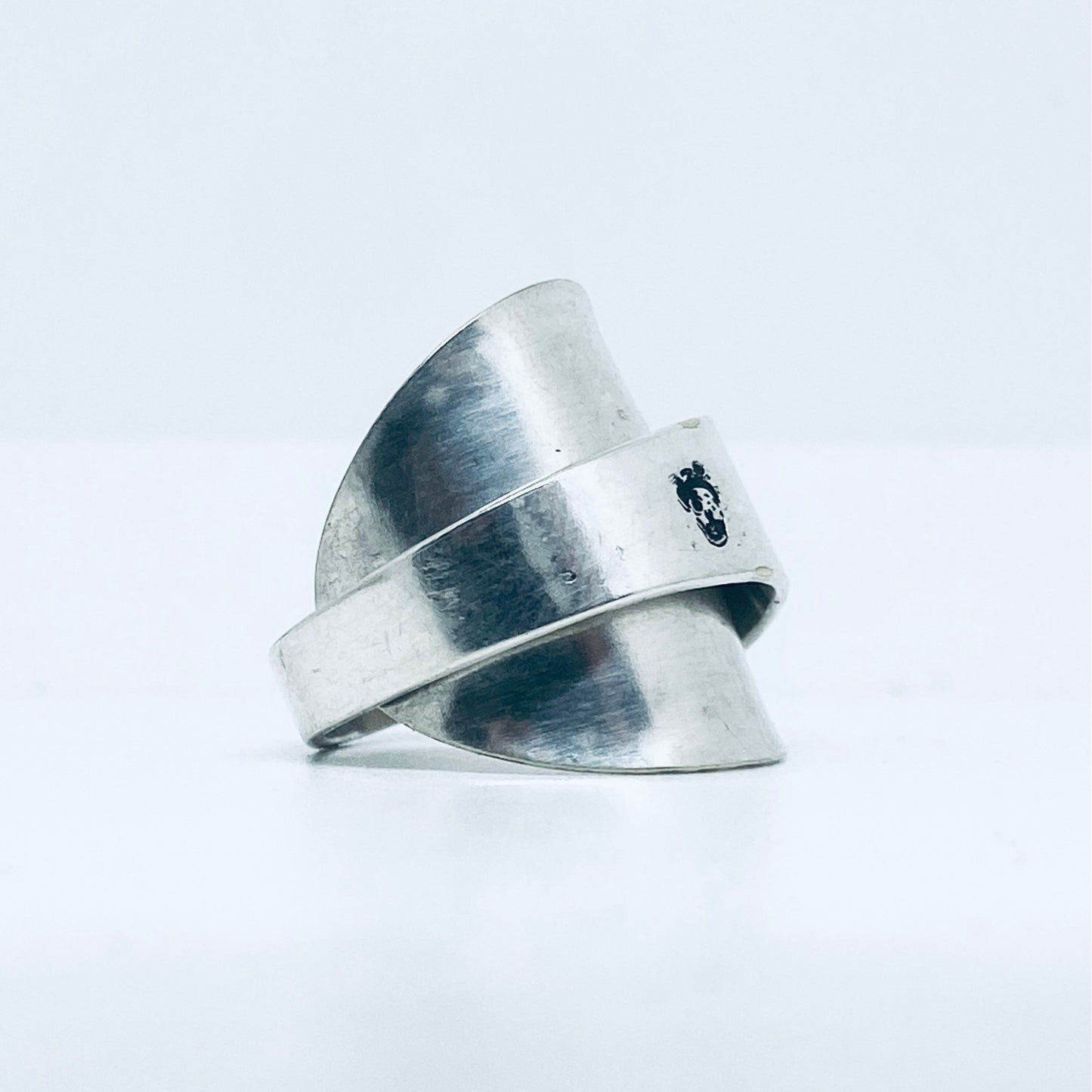 Anello Artigianale LOGO TEDDY01 Mod. INTERO Realizzato con intero Antico Cucchiaino in Argento (Prima Metà del ’900)