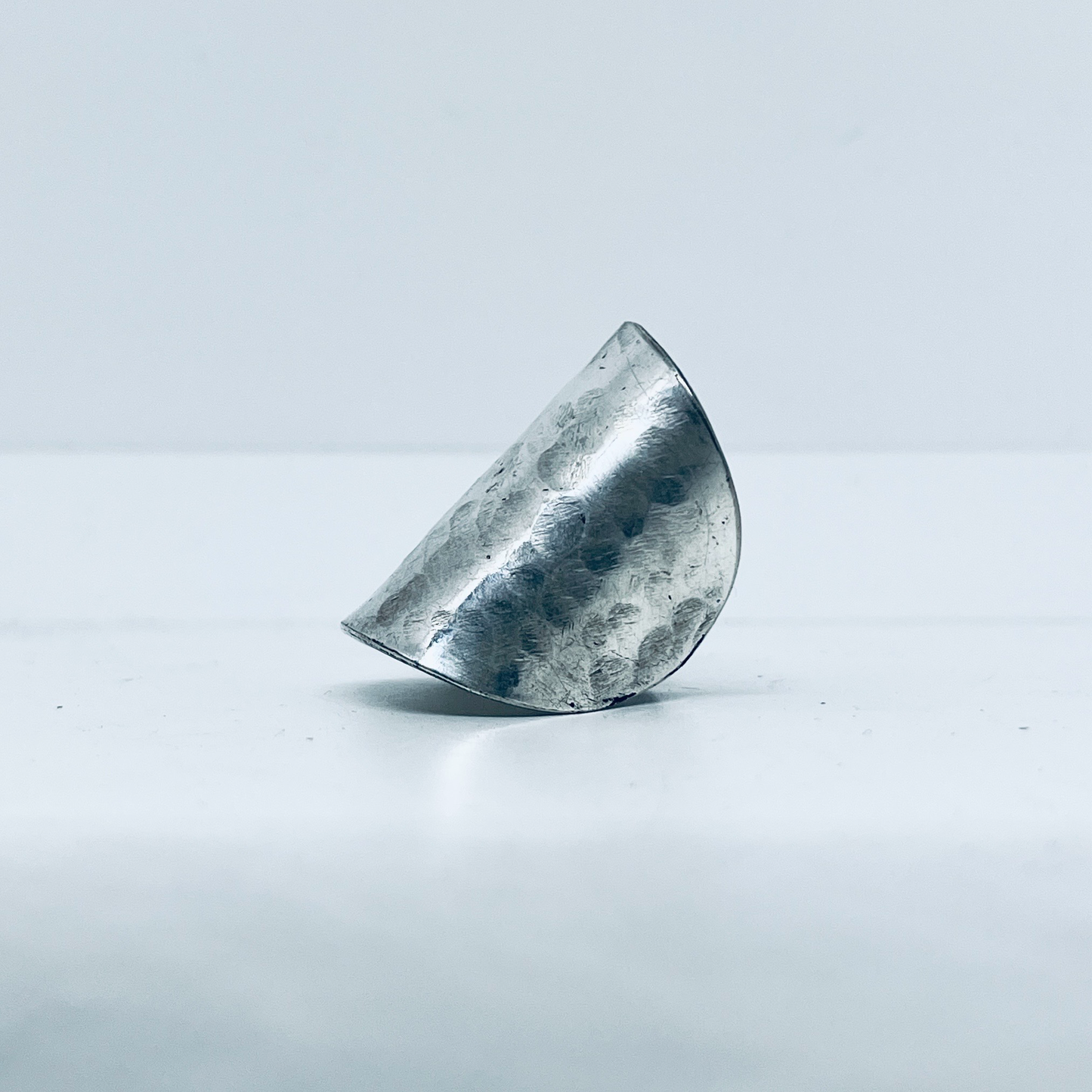 Anello Artigianale FASCIONA MARTELLATA Mod. CLASSICO Realizzato con Antica posata in Argento (Prima Metà del ’900)