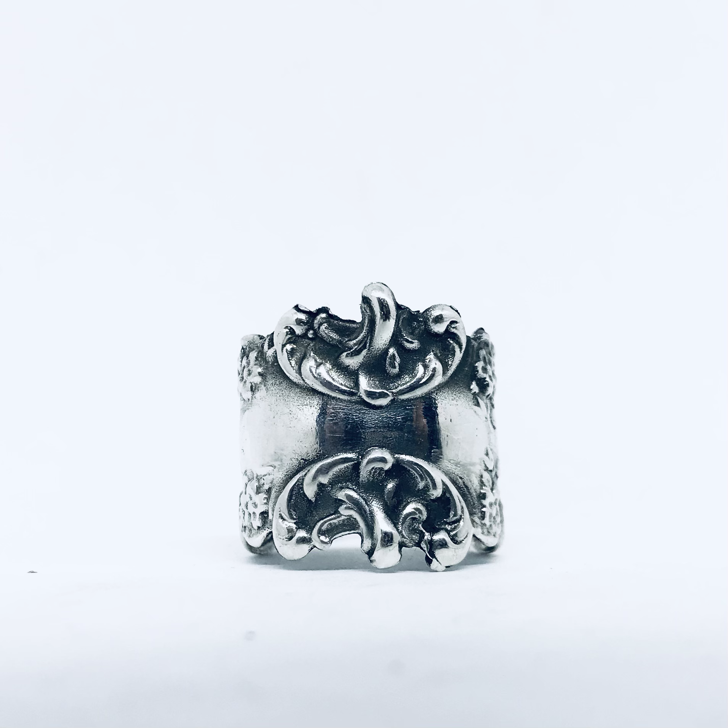 Anello Artigianale “BOCCHETTA SERRATURA ONDA” Realizzato con bocchetta serratura in Argento (Prima Metà del ’900)