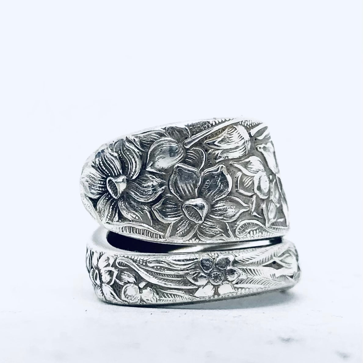 Anello Artigianale TEMPESTA DI NARCISI Mod. SPIRALE Realizzato con Antica posata in Argento (Prima Metà del ’900)