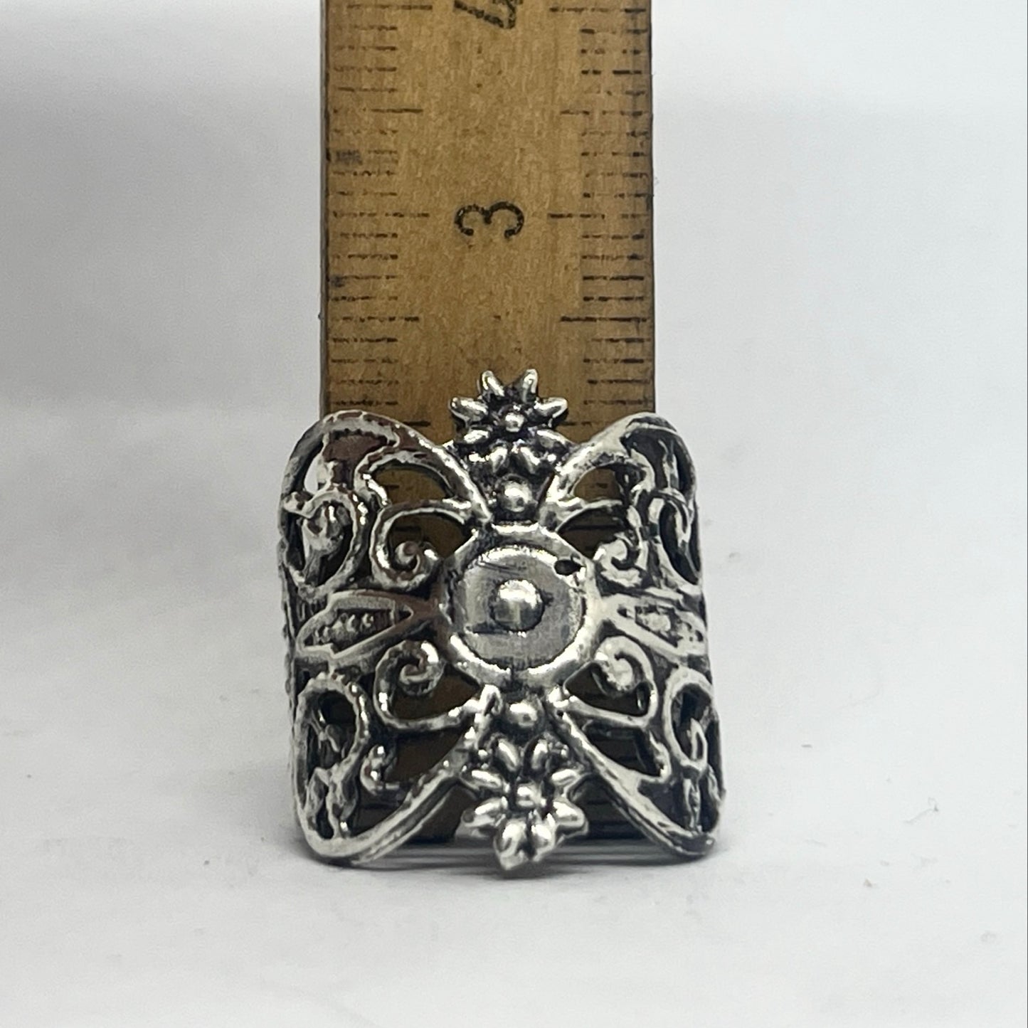 Anello Artigianale “BOCCHETTA SERRATURA FIORI” Realizzato con bocchetta serratura in Argento (Prima Metà del ’900)