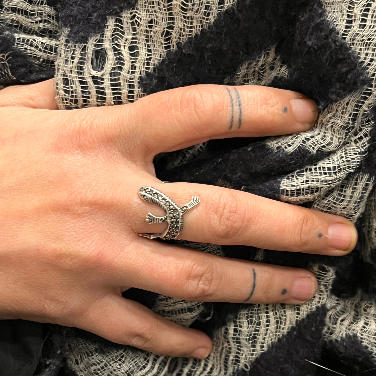 Anello Artigianale GECO Mod. SPILLA Realizzato con Antica spilla in Argento e Marcasiti (Prima Metà del ’900)