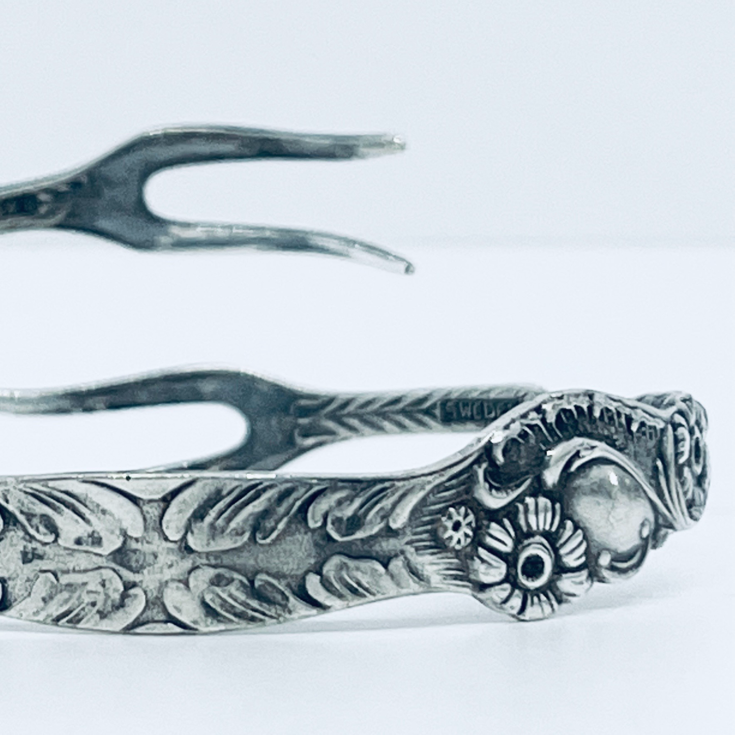 Bracciale Artigianale Mod. PINZETTA ZUCCHERO  Realizzato con Antica posata in Argento (Prima Metà del ’900)