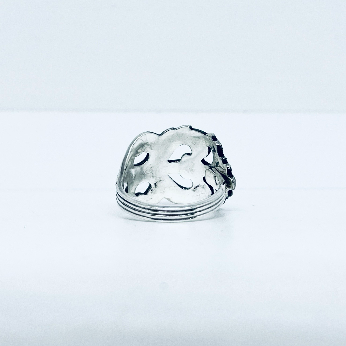 Anello Artigianale NONTISCORDARDIMÉ Mod. CLASSICO TRAFORATO Realizzato con Antica posata in Argento (Prima Metà del ’900)