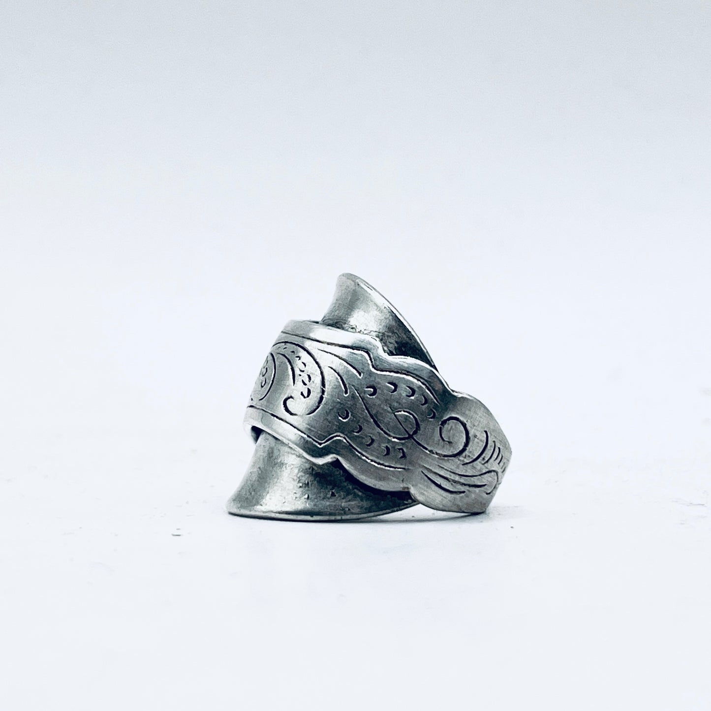Anello Artigianale UOMO/DONNA Mod. CLASSICO/INTERO  “BRIGHID”  Realizzato con Antica posata in Argento (Prima Metà del ’900)