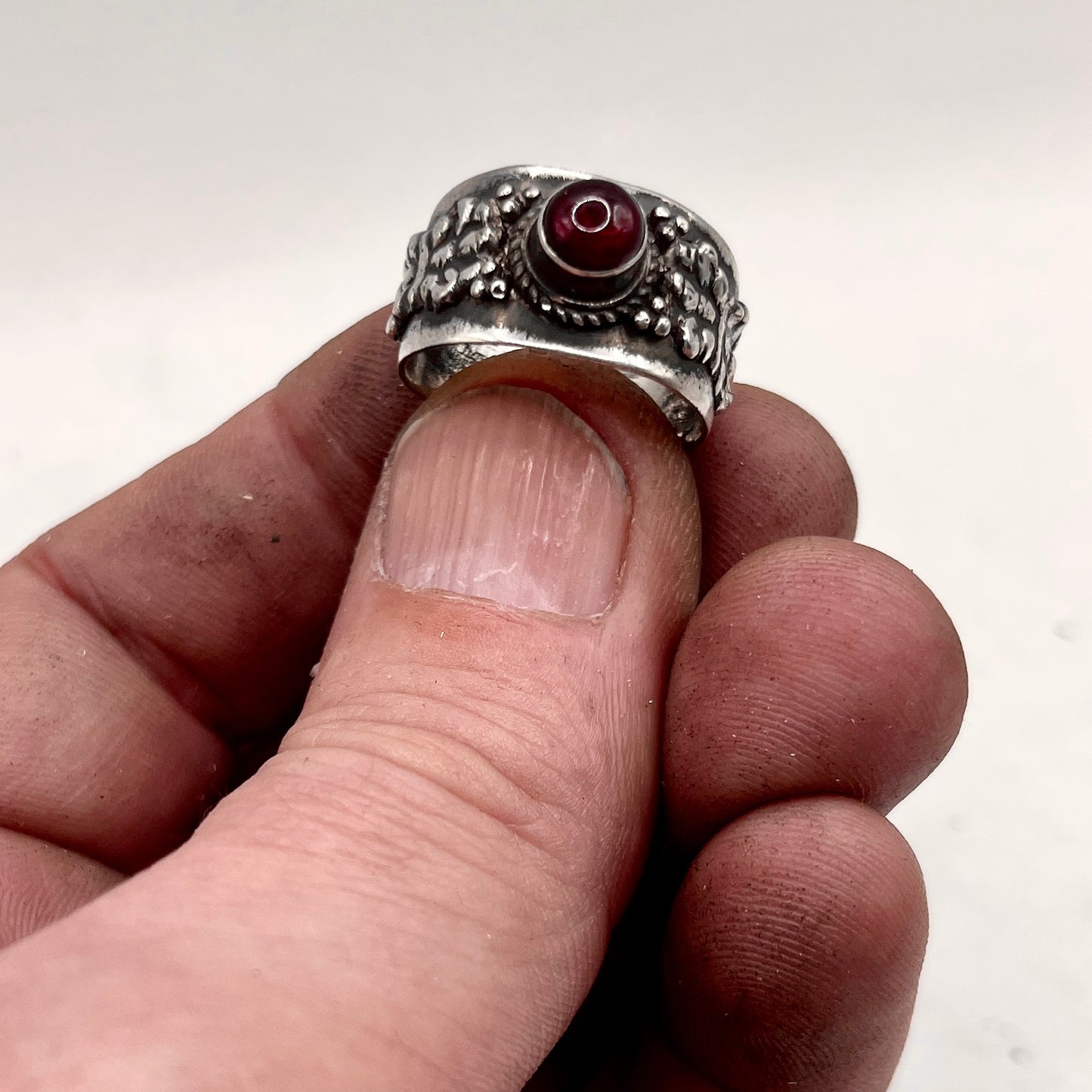 Anello Artigianale GRANATO 04 Mod. SPILLA Realizzato con Antica spilla in Argento (Prima Metà del ’900)