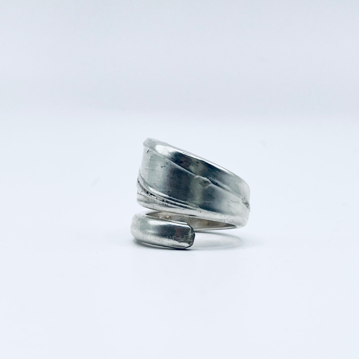 Anello Artigianale NARCISO Mod. CLASSICO/SPIRALE  Realizzato con Antica posata in Argento (Prima Metà del ’900)