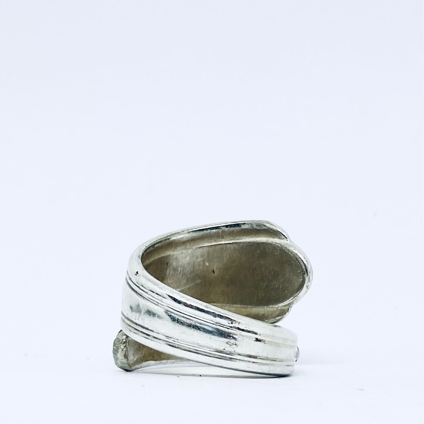 Anello Artigianale con Iniziale I