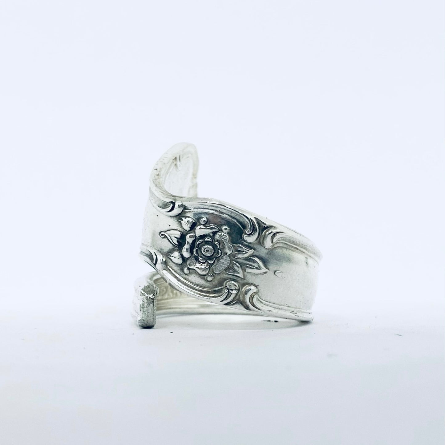 Anello Artigianale con Iniziale M