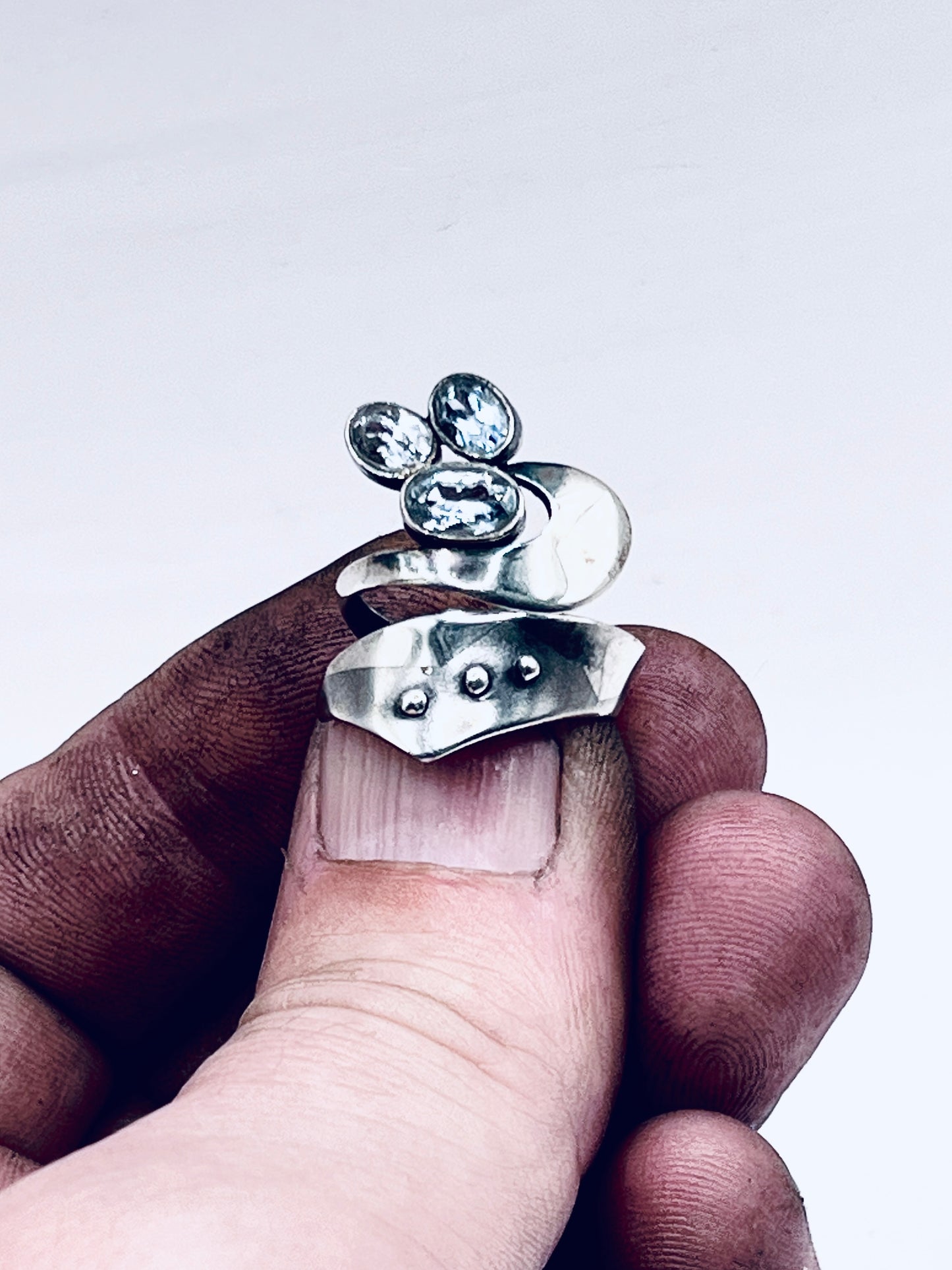 Anello Artigianale SPILLA TRIADE Mod. SPILLA ZIRCONI Realizzato con Antica spilla in Argento (Prima Metà del ’900)