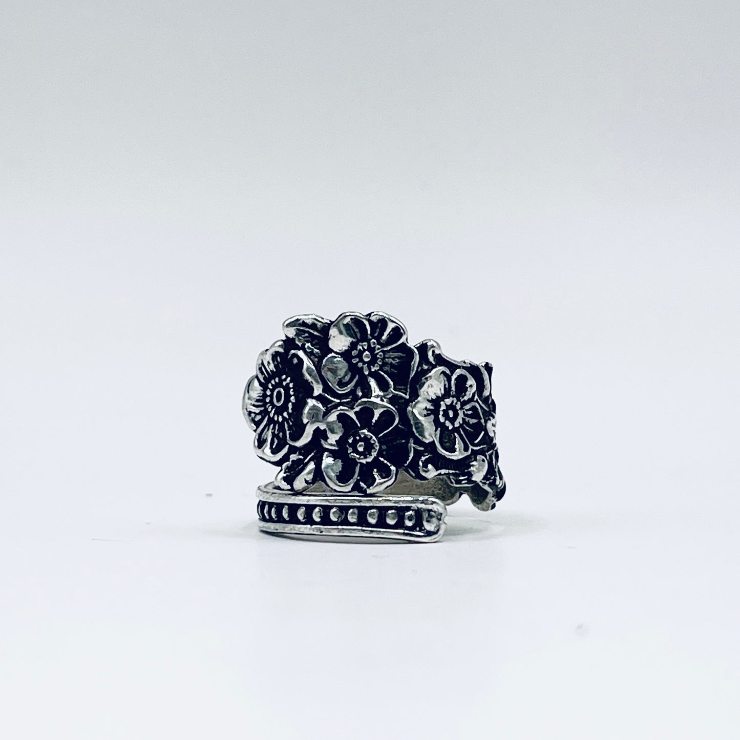 Anello Artigianale TEMPESTA DI FIORI Mod. CLASSICO/SPIRALE  Realizzato con Antica posata in Argento (Prima Metà del ’900)