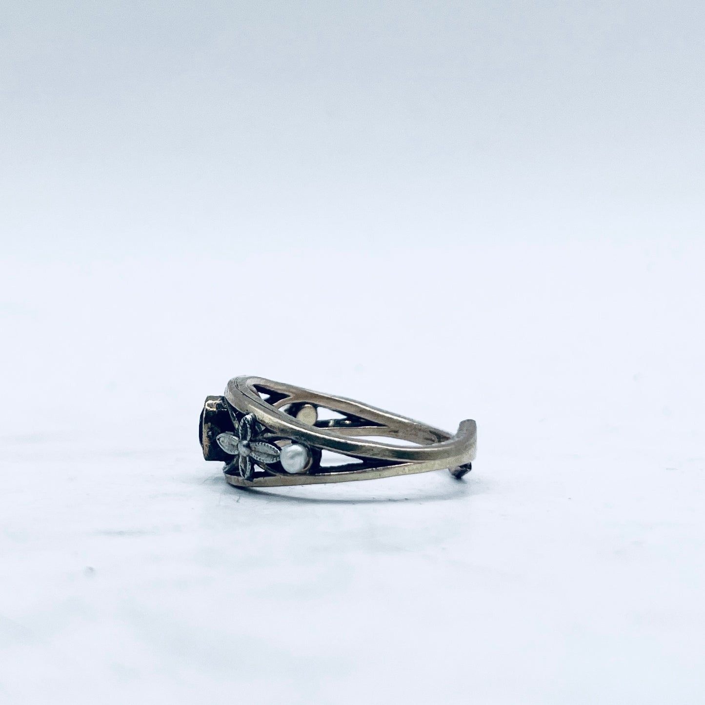 Anello Artigianale GRANATO 01 Mod. SPILLA Realizzato con Antica spilla in Argento (Prima Metà del ’900)