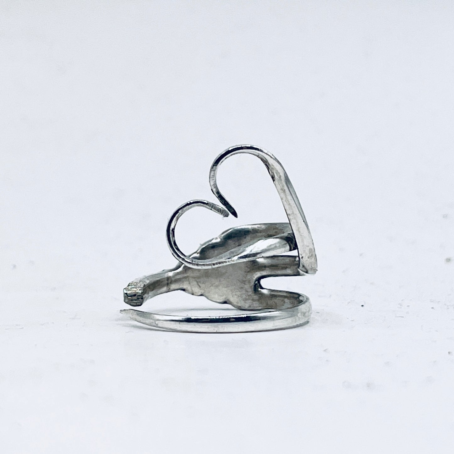 Anello Artigianale Mod. FORCHETTINA CUORE DELICATO Realizzato con parte di antica forchettina in Argento (Prima Metà del ’900)