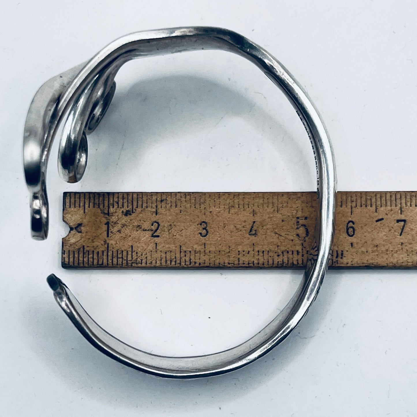 Bracciale Artigianale “SIREN” Mod. FORCHETTA  CUORE Realizzato con Antica posata in lega d’argento (Prima Metà del ’900)