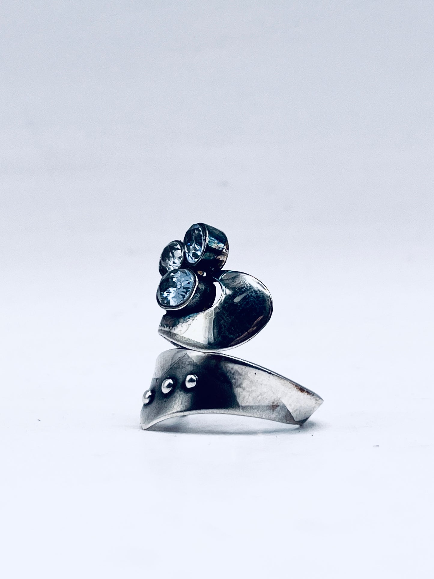 Anello Artigianale SPILLA TRIADE Mod. SPILLA ZIRCONI Realizzato con Antica spilla in Argento (Prima Metà del ’900)