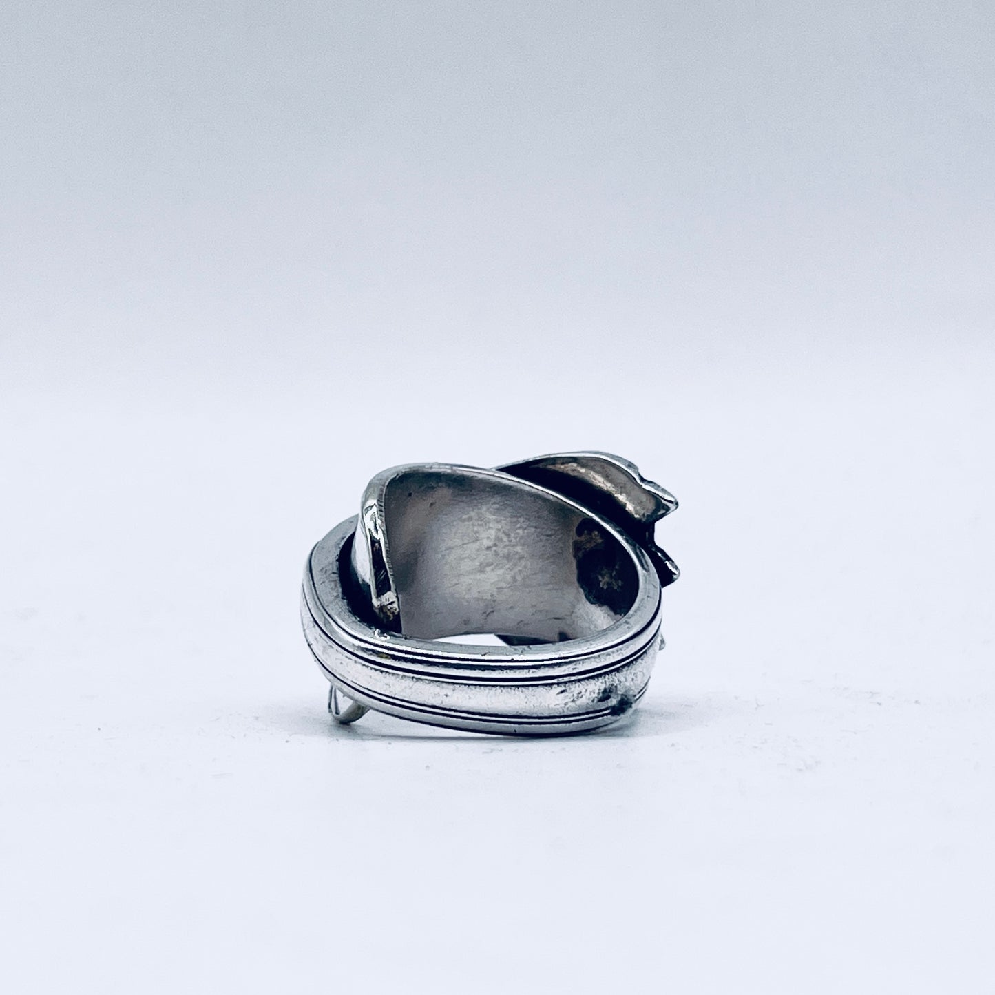 Anello Artigianale ZAMPA LEONE Mod. PINZETTA  SOVRAPPOSTA Realizzato con Antica posata in Argento (Prima Metà del ’900)