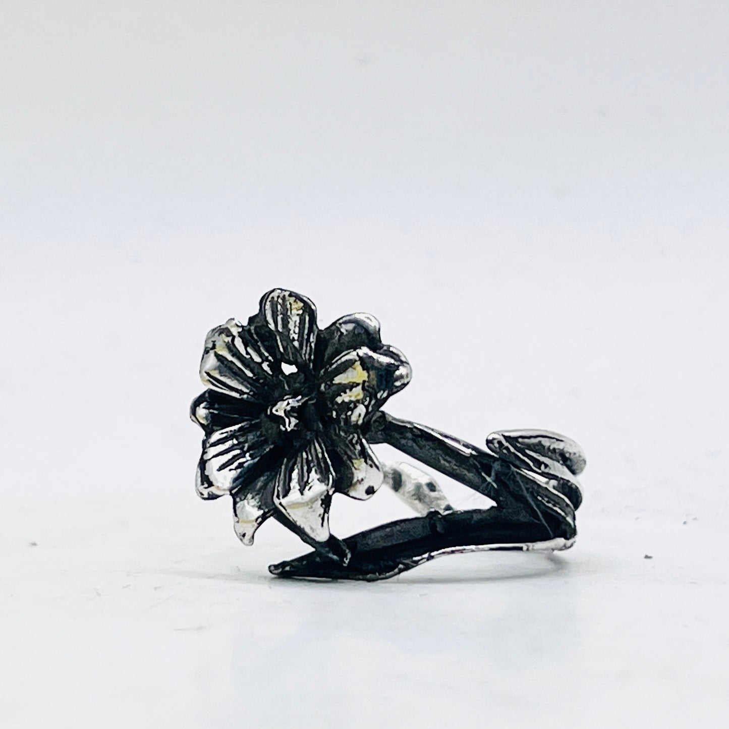 Anello Artigianale FIORE 01 Mod. CLASSICO  Realizzato con Antica SPILLA in Argento 800(Prima Metà del ’900)
