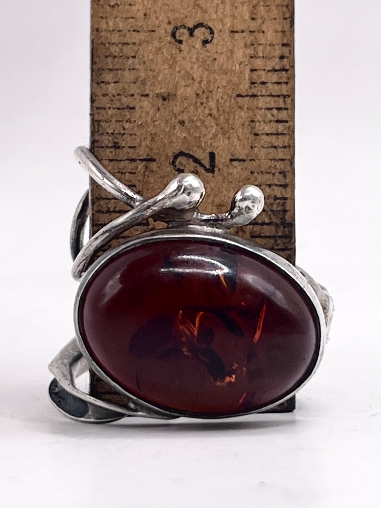 Anello Artigianale MIELE JURASSICO Mod. SPILLA con AMBRA Realizzato con Antica spilla in Argento (Prima Metà del ’900)