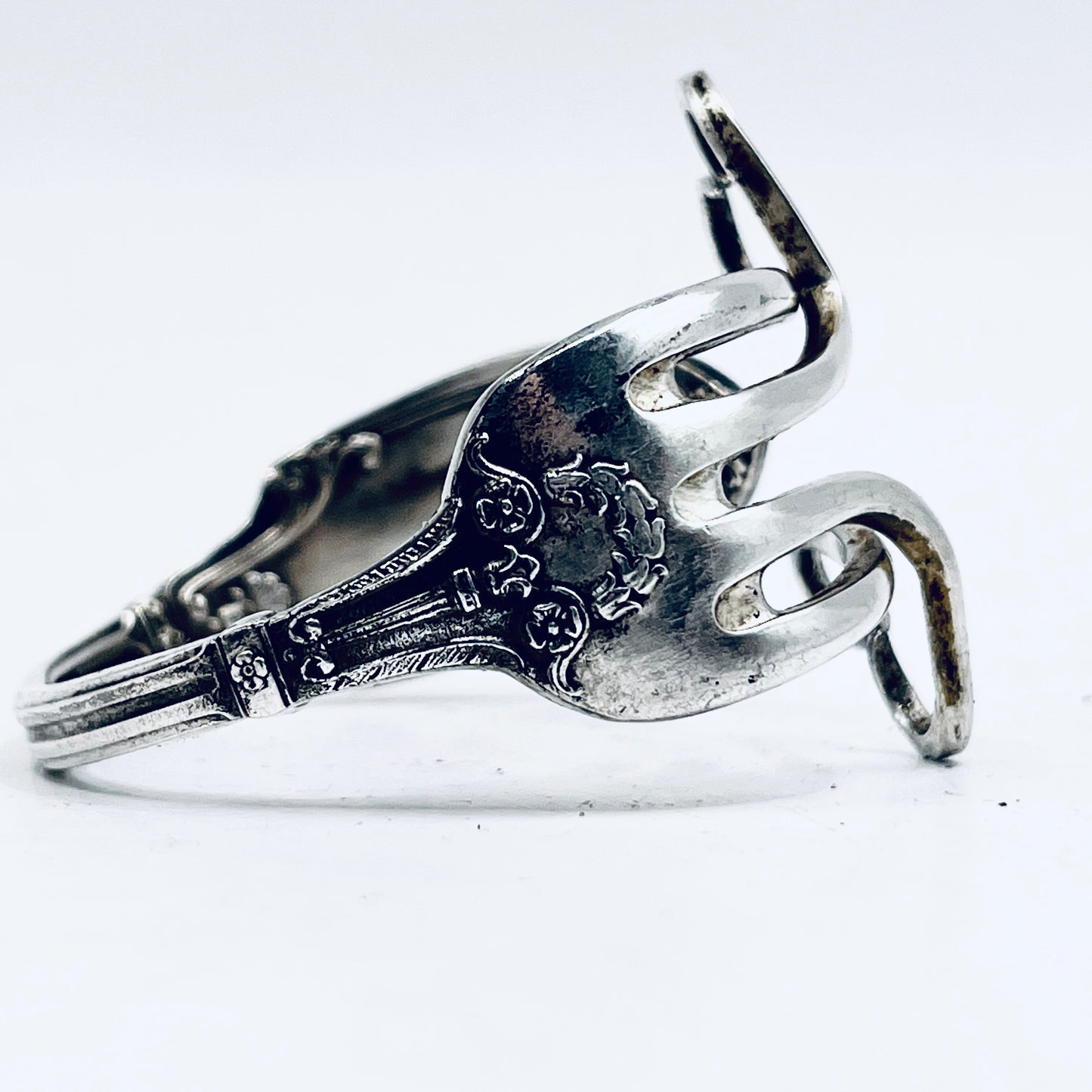 Bracciale Artigianale Mod. FORCHETTA  CUORE DOPPIO Realizzato con Antica posata in lega d’argento (Prima Metà del ’900)