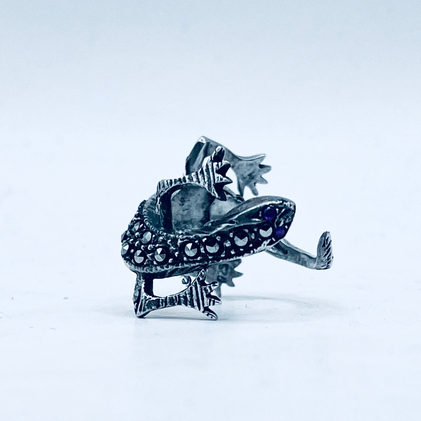 Anello Artigianale GECO RUBINI Mod. SPILLA Realizzato con Antica spilla in Argento e Marcasiti (Prima Metà del ’900)