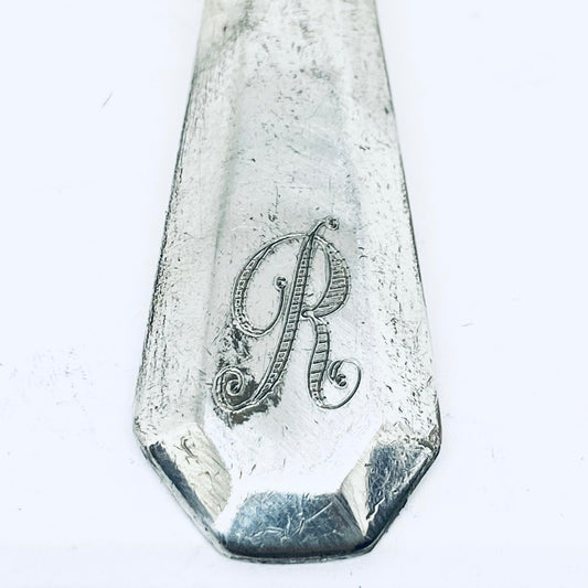 Anello Artigianale con Iniziale R