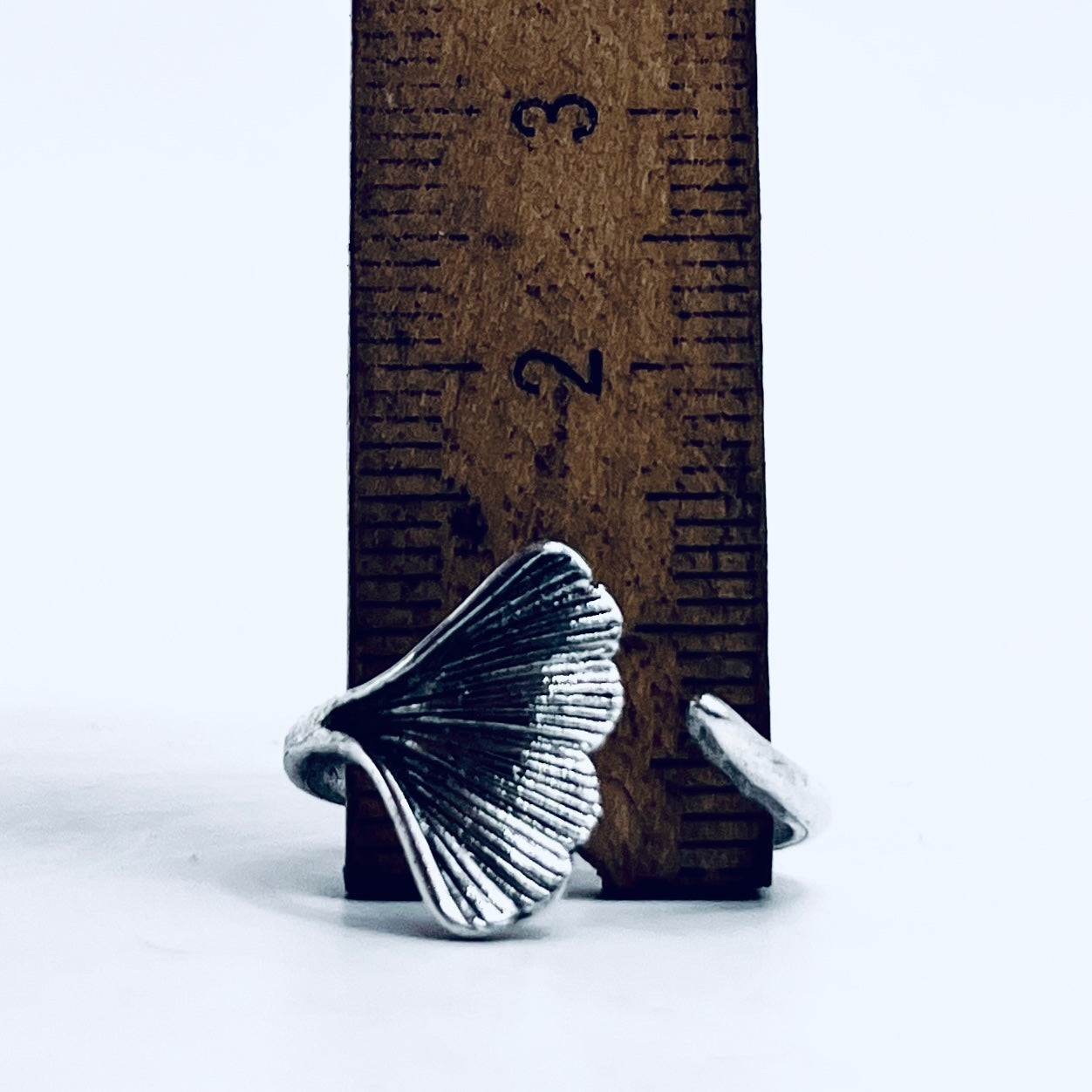 Anello Artigianale GINKGO Mod. SPILLA Realizzato con Antica spilla in Argento (Prima Metà del ’900)