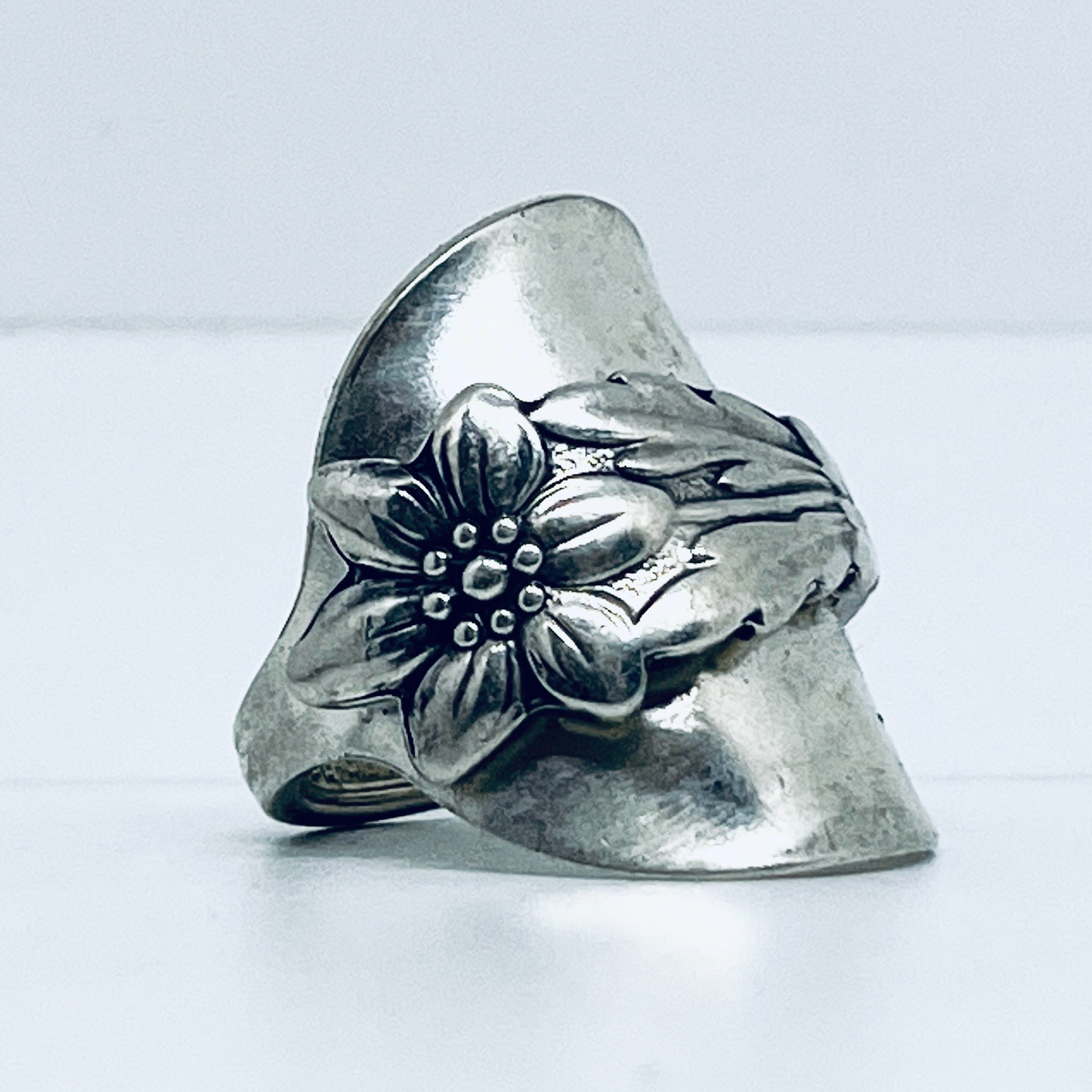 Anello Artigianale STELLA ALPINA Mod. INTERO  Realizzato con intero Antico Cucchiaino in Argento (Prima Metà del ’900)