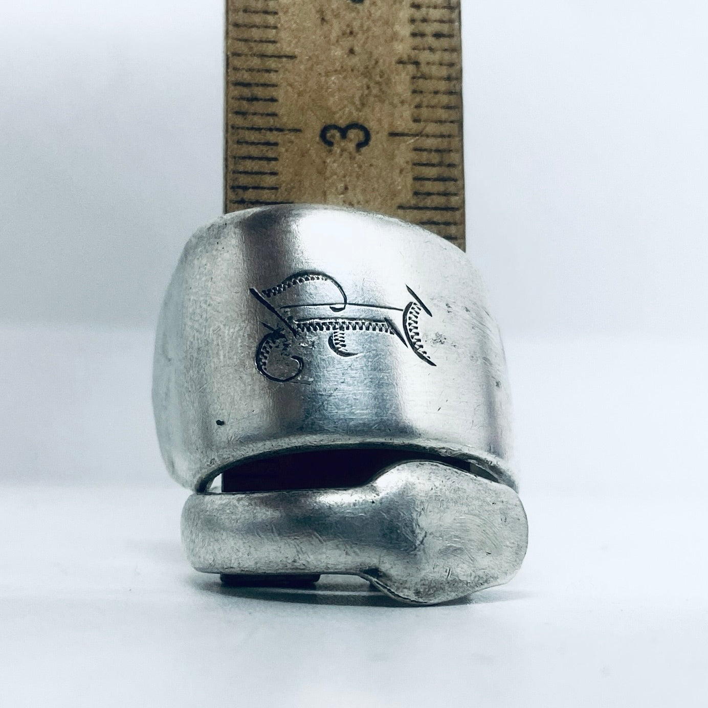 Anello Artigianale con Iniziale P
