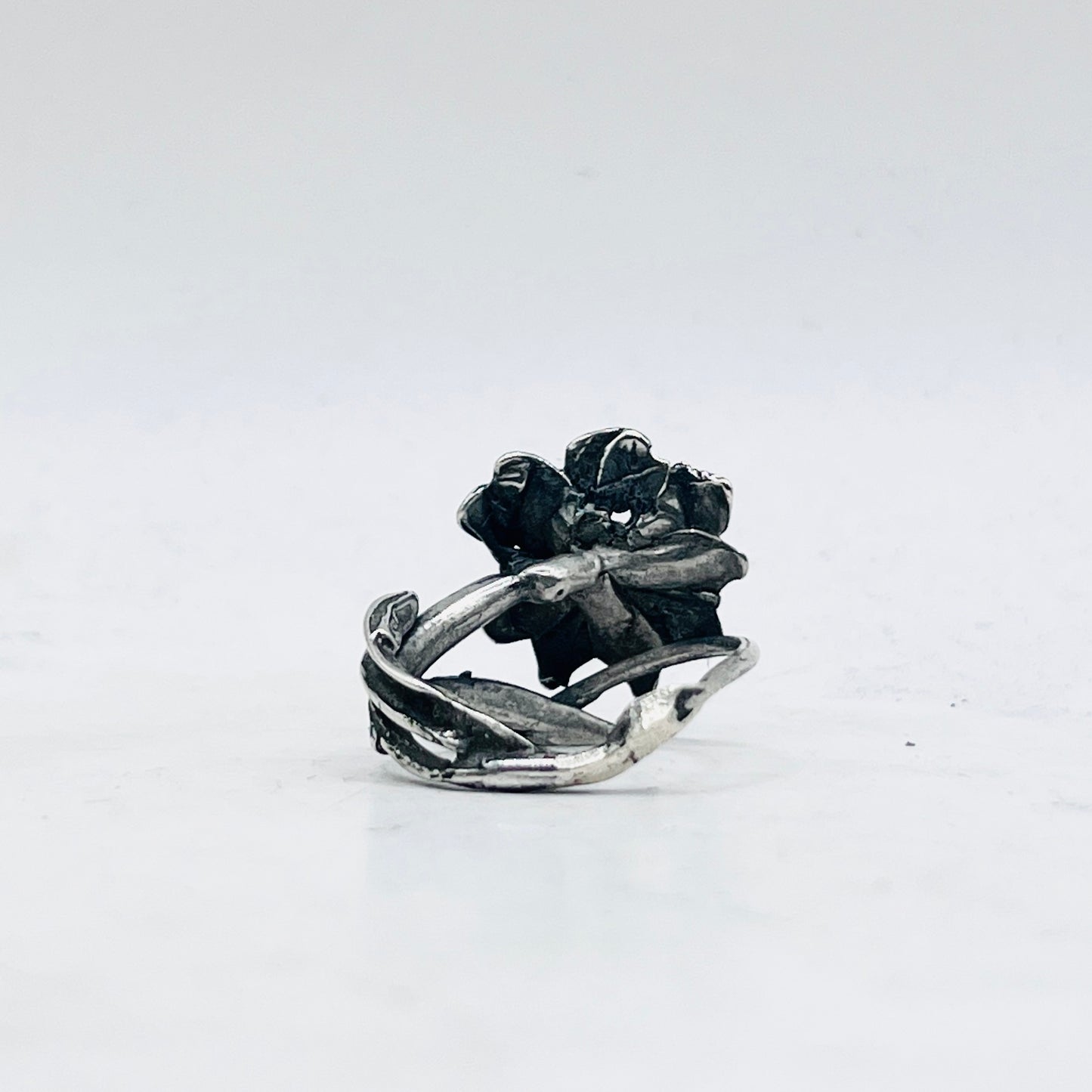 Anello Artigianale FIORE 01 Mod. CLASSICO  Realizzato con Antica SPILLA in Argento 800(Prima Metà del ’900)