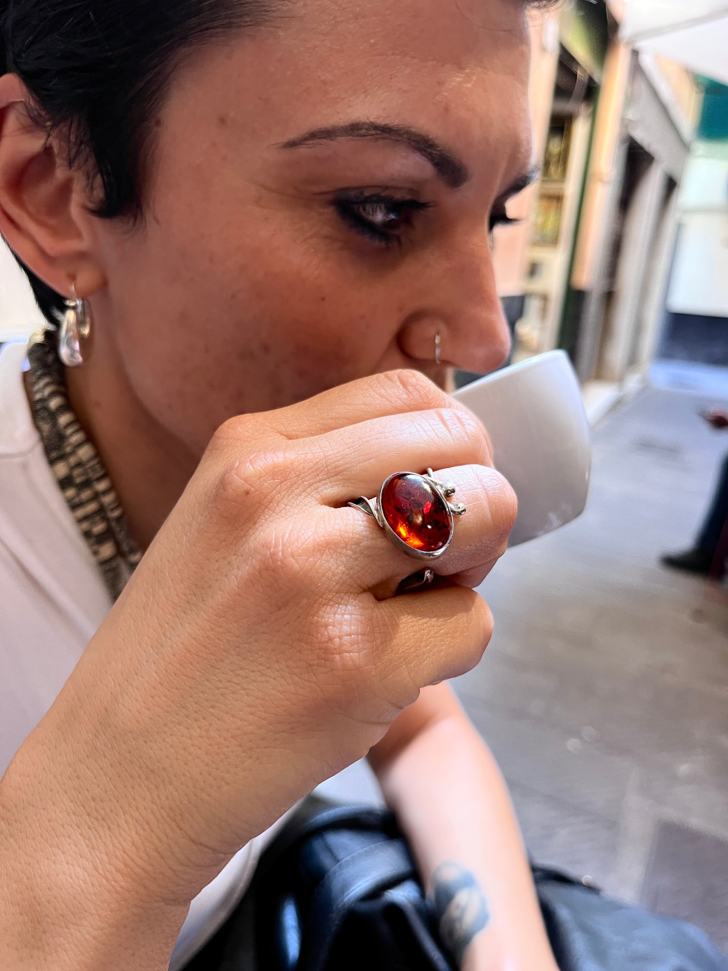 Anello Artigianale MIELE JURASSICO Mod. SPILLA con AMBRA Realizzato con Antica spilla in Argento (Prima Metà del ’900)