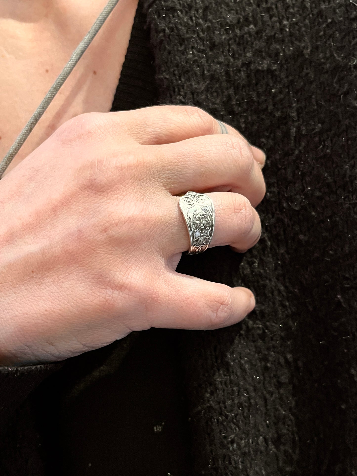 Anello Artigianale + Pendente (in omaggio) MASCHERONE Mod. CLASSICO  Realizzato con Antica posata in Argento (Prima Metà del ’900)