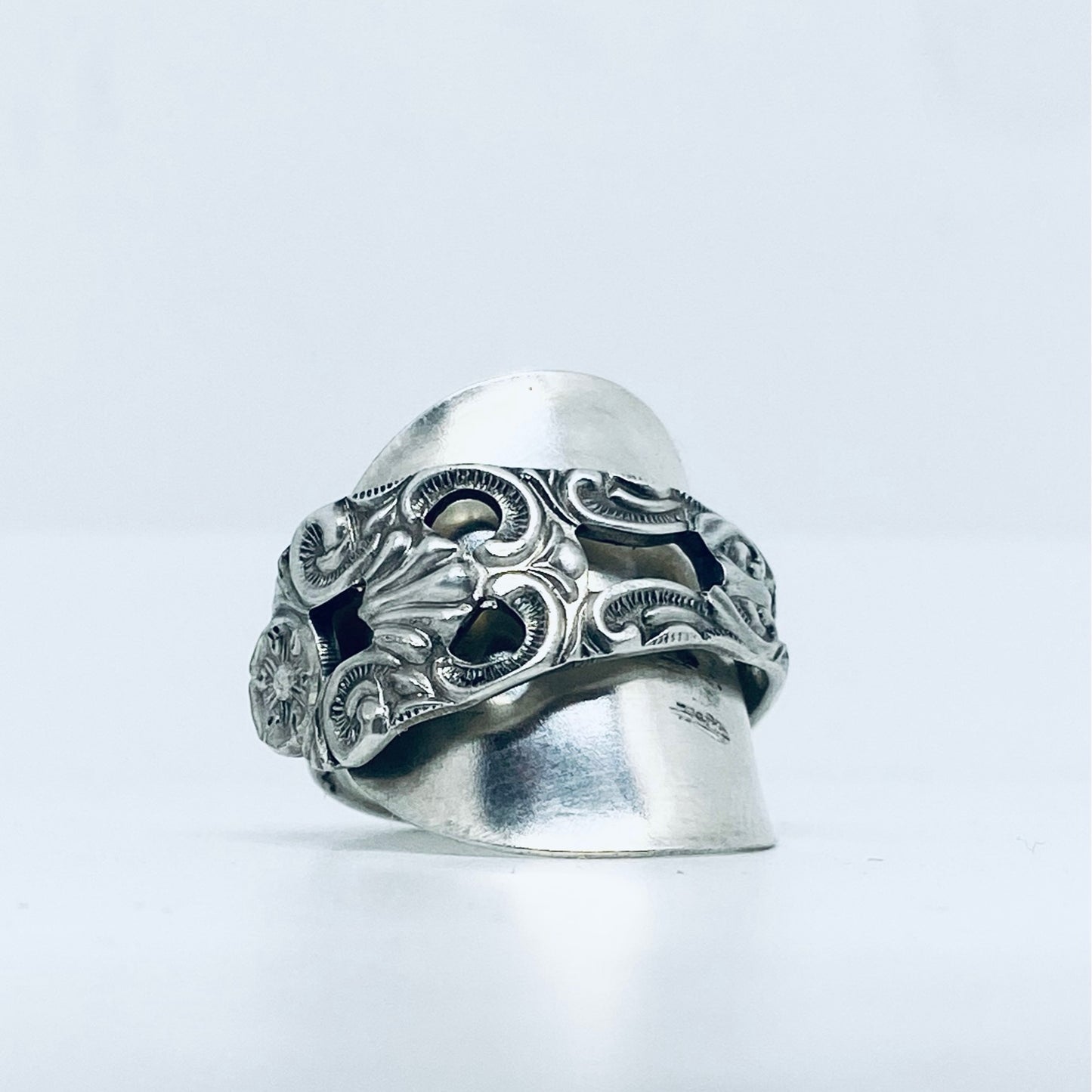 Anello Artigianale TRAFORATO Mod. INTERO  Realizzato con intero Antico Cucchiaino in Argento (Prima Metà del ’900)