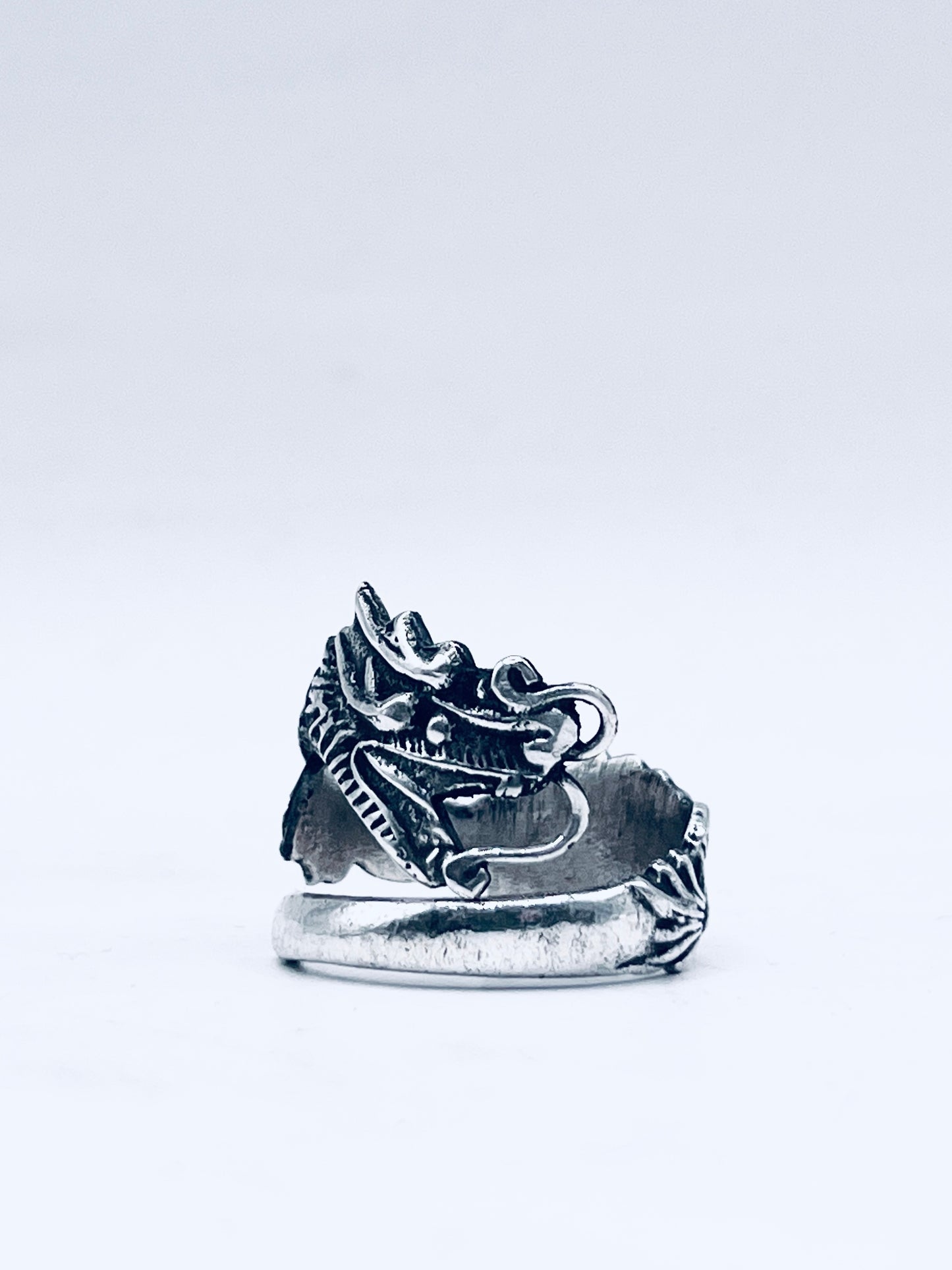 Anello Artigianale DRAGONE CINESE Mod. SPIRALE  Realizzato con  Antica posata in Argento (Prima Metà del ’900)