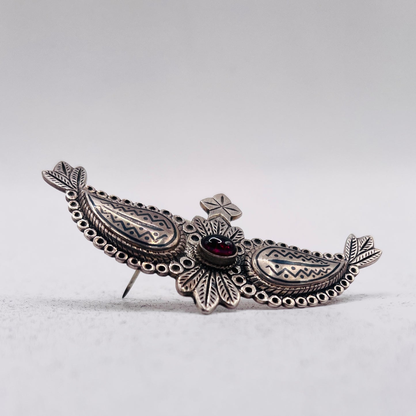 Anello Artigianale SPILLA RUBINO Mod. SPILLA Realizzato con Antica spilla in Argento (Prima Metà del ’900)