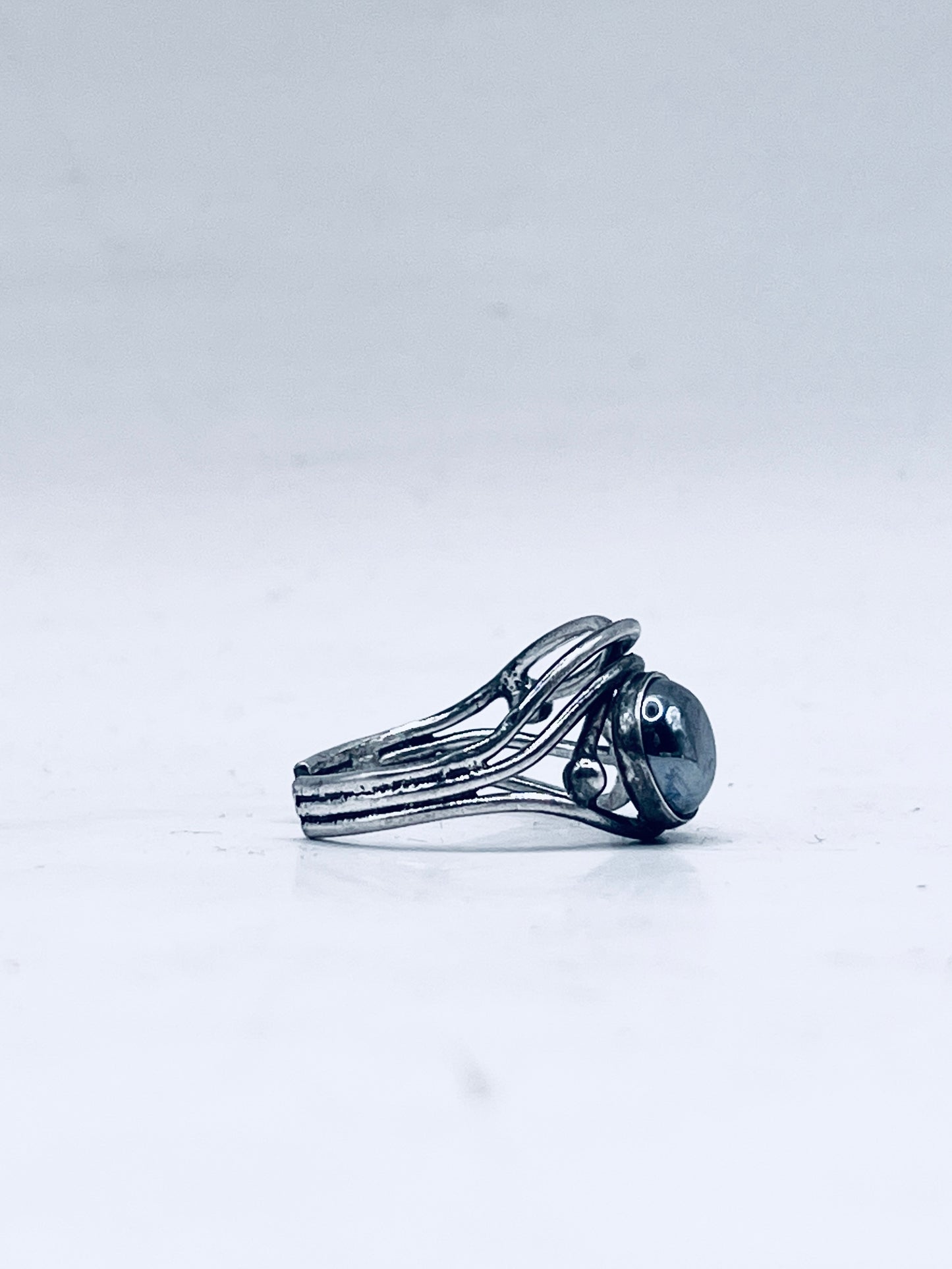 Anello Artigianale SPILLA RADICI Mod. SPILLA CON EMATITE Realizzato con Antica spilla in Argento (Prima Metà del ’900)