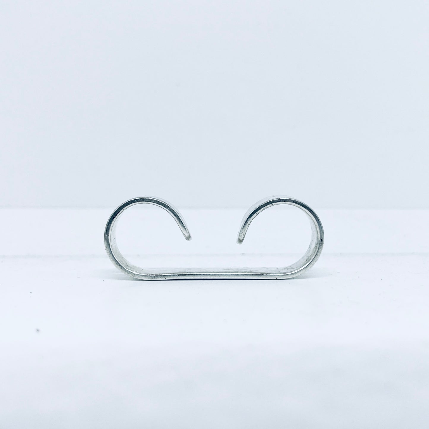 Anello Artigianale PORTATAVAGLIOLO  Mod. TRIPLO TIRAPUGNI  Realizzato con Antica posata in Argento (Prima Metà del ’900)