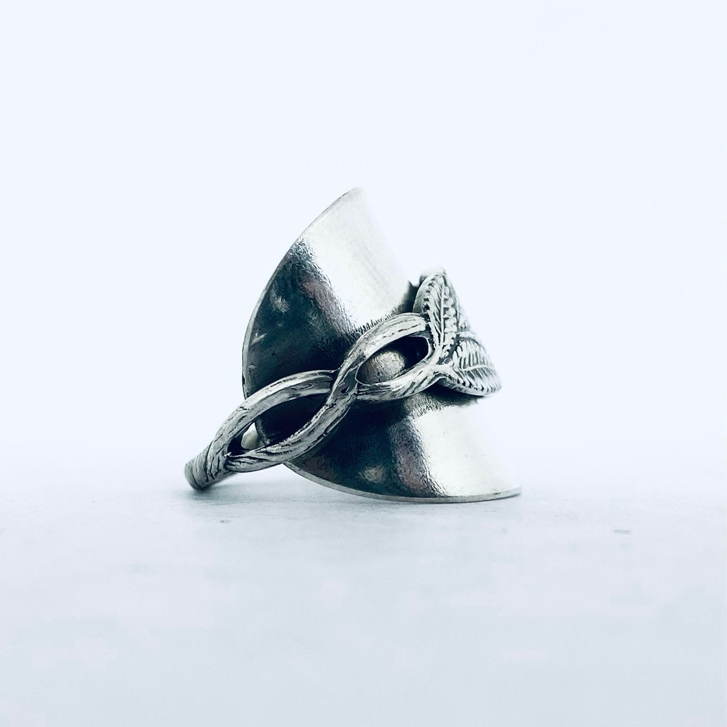 Anello Artigianale ROSA Mod. INTERO  Realizzato con intero Antico Cucchiaino in Argento (Prima Metà del ’900)